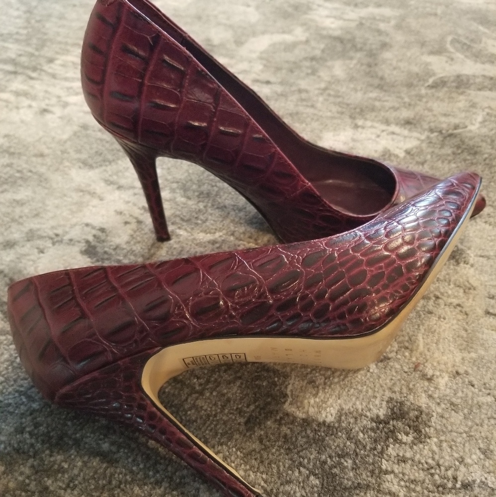 WHBM EUC Burgundy MLeather Heels